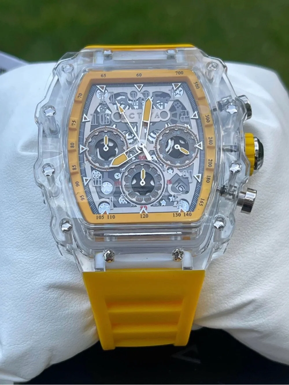 N/A bold yellow